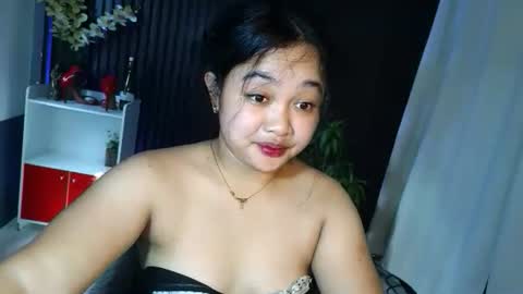 Snapshot of urfavouritecravings chatting on 11.27.25 Scarlet online show from 11.27.25