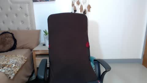 Snapshot of urfavrtemandy chatting on 12.28.24 Mandy 3 online show from 12.28.24