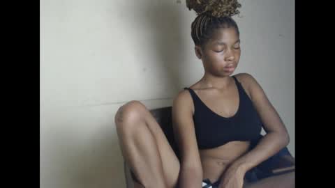 Snapshot of urflirtydoll chatting on 01.22.25 urflirtydoll online show from 01.22.25