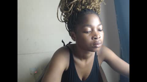 Snapshot of urflirtydoll chatting on 01.22.25 urflirtydoll online show from 01.22.25