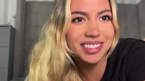 Snapshot of urgfmandy chatting on 12.16.25 urgfmandy online show from 12.16.25