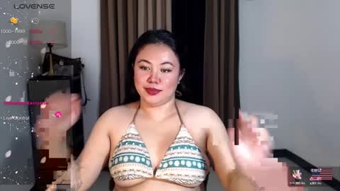 Snapshot of urgirl_elisse chatting on 03.06.25 ELISSE online show from 03.06.25