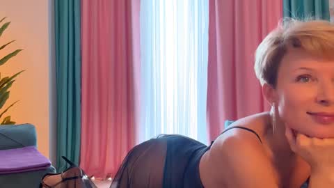 Snapshot of urgoddessjenny chatting on 10.15.25 Jenny online show from 10.15.25