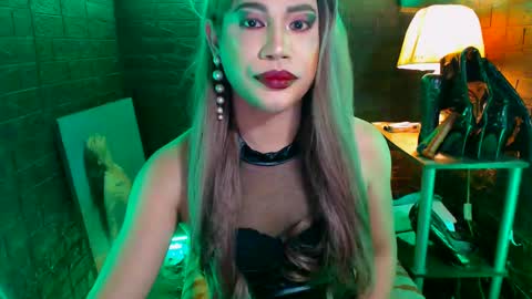 queen norelle online show from 02.07.25