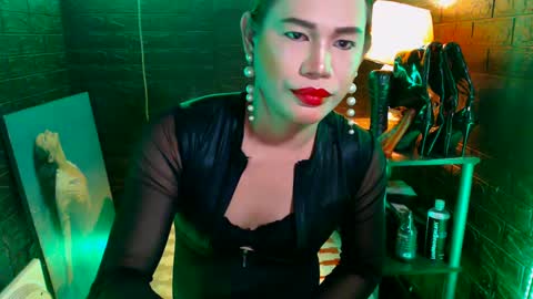 queen norelle online show from 03.01.25