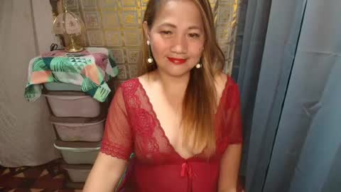 Snapshot of urhotmomzoey chatting on 07.14.26 urhotmomzoey online show from 07.14.26