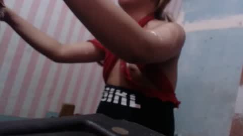 UrHOTtrexie online show from 02.21.25