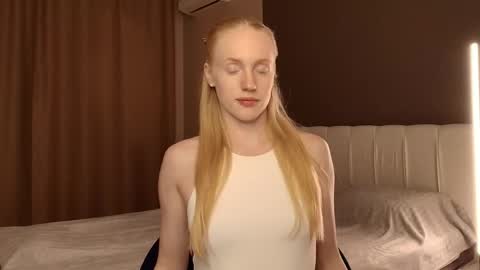 ElizabethLizy online show from 05.26.26