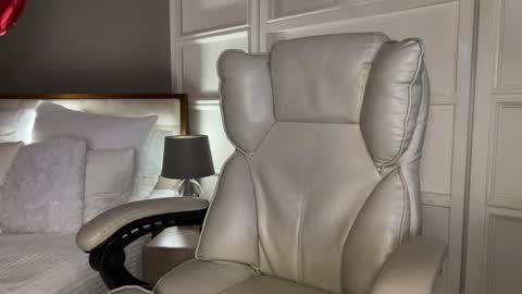 Snapshot of urlillshy chatting on 12.05.25 Kristina online show from 12.05.25