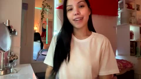 Snapshot of urlittlefilipina chatting on 12.19.25 urlittlefilipina online show from 12.19.25