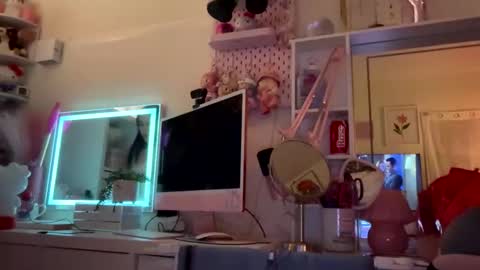 Snapshot of urlittlefilipina chatting on 12.22.25 urlittlefilipina online show from 12.22.25