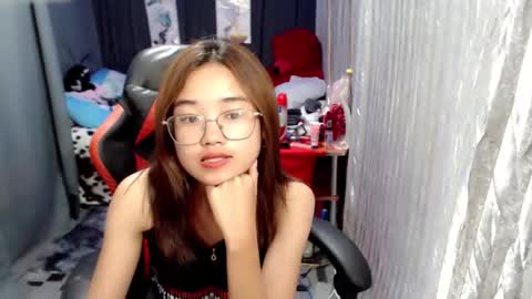 Snapshot of urlovelychinita chatting on 01.12.25 urlovelychinita online show from 01.12.25