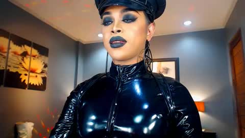 Snapshot of urmajestytyra chatting on 01.21.25 UrMajestyTyra online show from 01.21.25