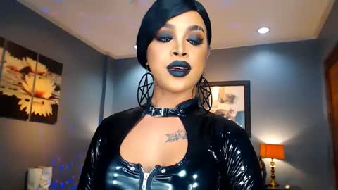 Snapshot of urmajestytyra chatting on 01.30.25 UrMajestyTyra online show from 01.30.25