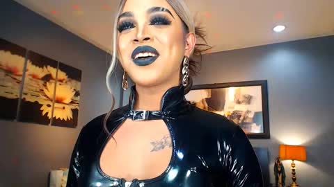 Snapshot of urmajestytyra chatting on 01.31.25 UrMajestyTyra online show from 01.31.25