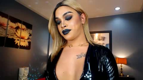 Snapshot of urmajestytyra chatting on 02.01.25 UrMajestyTyra online show from 02.01.25