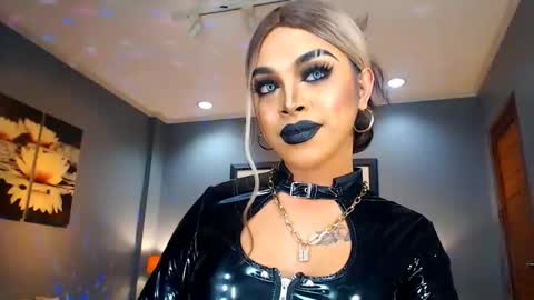 Snapshot of urmajestytyra chatting on 02.03.25 UrMajestyTyra online show from 02.03.25