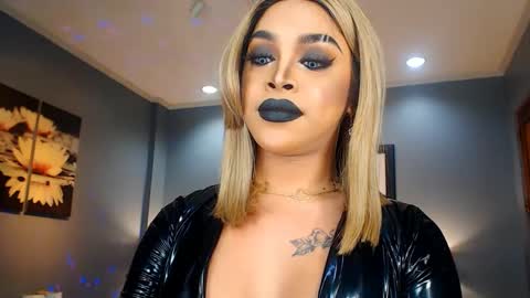 Snapshot of urmajestytyra chatting on 02.04.25 UrMajestyTyra online show from 02.04.25