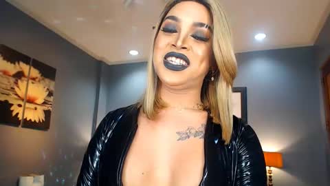 Snapshot of urmajestytyra chatting on 02.04.25 UrMajestyTyra online show from 02.04.25