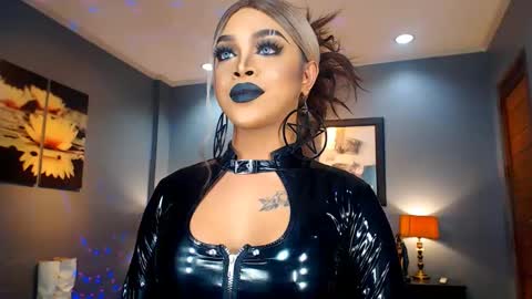 Snapshot of urmajestytyra chatting on 02.05.25 UrMajestyTyra online show from 02.05.25