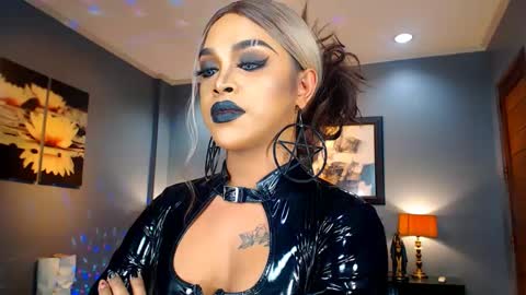 Snapshot of urmajestytyra chatting on 02.05.25 UrMajestyTyra online show from 02.05.25