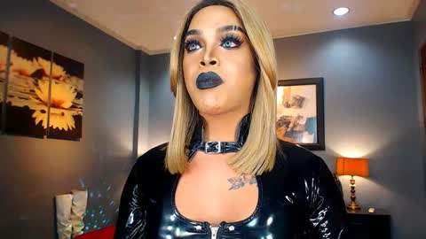 Snapshot of urmajestytyra chatting on 02.11.25 UrMajestyTyra online show from 02.11.25