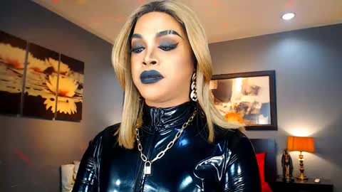 Snapshot of urmajestytyra chatting on 02.12.25 UrMajestyTyra online show from 02.12.25