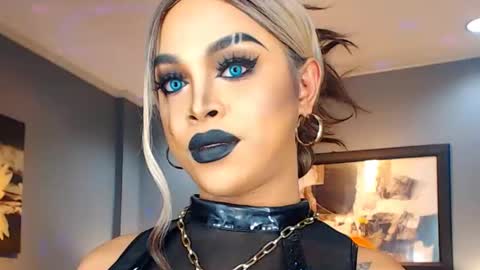 Snapshot of urmajestytyra chatting on 02.15.25 UrMajestyTyra online show from 02.15.25