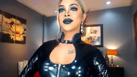 Snapshot of urmajestytyra chatting on 02.16.25 UrMajestyTyra online show from 02.16.25