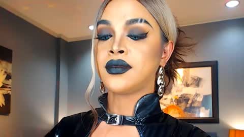 Snapshot of urmajestytyra chatting on 02.16.25 UrMajestyTyra online show from 02.16.25