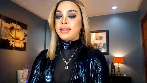 Snapshot of urmajestytyra chatting on 02.18.25 UrMajestyTyra online show from 02.18.25