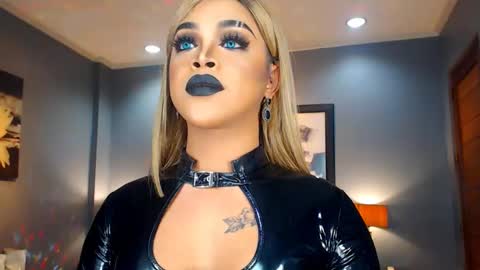 Snapshot of urmajestytyra chatting on 02.19.25 UrMajestyTyra online show from 02.19.25