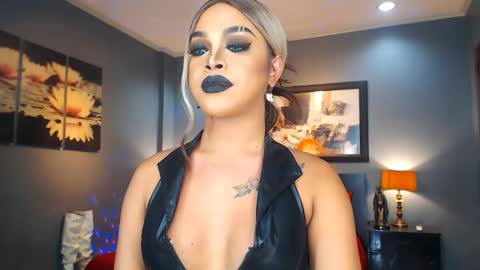 Snapshot of urmajestytyra chatting on 02.21.25 UrMajestyTyra online show from 02.21.25