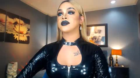 Snapshot of urmajestytyra chatting on 02.25.25 UrMajestyTyra online show from 02.25.25