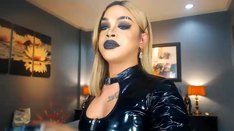 Snapshot of urmajestytyra chatting on 02.25.25 UrMajestyTyra online show from 02.25.25