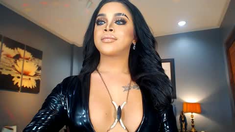 Snapshot of urmajestytyra chatting on 02.26.25 UrMajestyTyra online show from 02.26.25