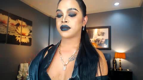 Snapshot of urmajestytyra chatting on 03.04.25 UrMajestyTyra online show from 03.04.25