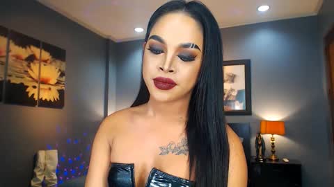 Snapshot of urmajestytyra chatting on 03.05.25 UrMajestyTyra online show from 03.05.25