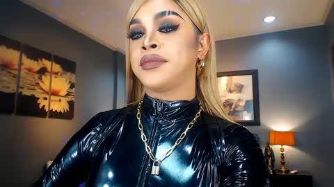 Snapshot of urmajestytyra chatting on 03.08.25 UrMajestyTyra online show from 03.08.25