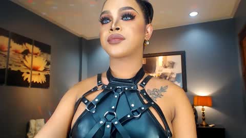 Snapshot of urmajestytyra chatting on 03.11.25 UrMajestyTyra online show from 03.11.25