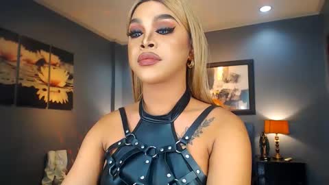 Snapshot of urmajestytyra chatting on 03.12.25 UrMajestyTyra online show from 03.12.25