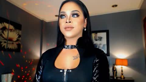 Snapshot of urmajestytyra chatting on 09.17.25 UrMajestyTyra online show from 09.17.25