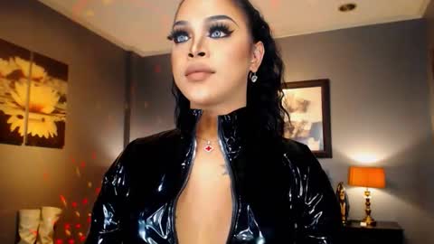 Snapshot of urmajestytyra chatting on 09.22.25 UrMajestyTyra online show from 09.22.25