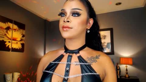 Snapshot of urmajestytyra chatting on 10.01.25 UrMajestyTyra online show from 10.01.25