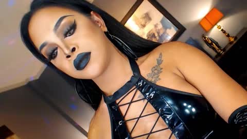 Snapshot of urmajestytyra chatting on 10.09.25 UrMajestyTyra online show from 10.09.25