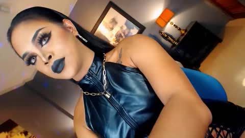 Snapshot of urmajestytyra chatting on 10.13.25 UrMajestyTyra online show from 10.13.25