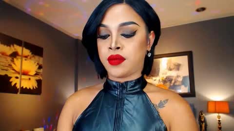 Snapshot of urmajestytyra chatting on 10.15.25 UrMajestyTyra online show from 10.15.25