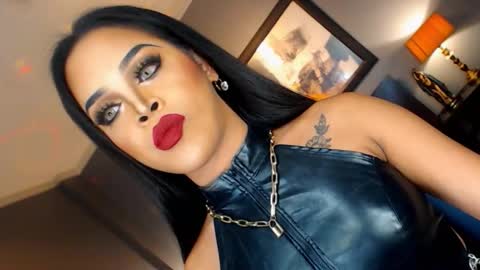 Snapshot of urmajestytyra chatting on 11.18.25 UrMajestyTyra online show from 11.18.25