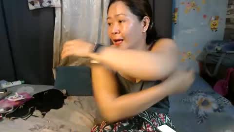 Snapshot of urpinay_singlemother chatting on 06.06.26 urpinay_singlemother online show from 06.06.26