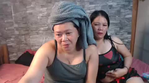 Snapshot of urpinay_singlemother chatting on 07.24.26 urpinay_singlemother online show from 07.24.26